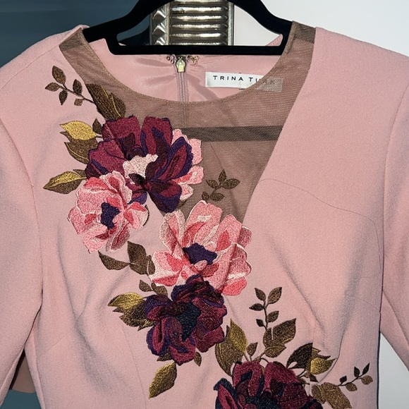 TRINA TURK Knightly Embroidered Applique 2 - Picture 9 of 12